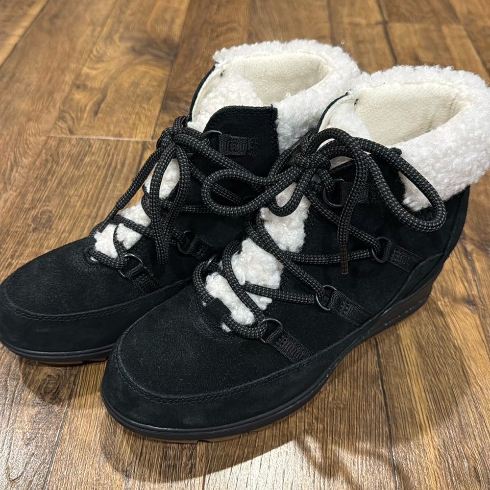 Sorel boots - worn once